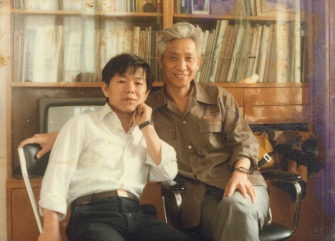 1985年在浙江美術學院（現為中國美院） 王新明與全山石老師合影。